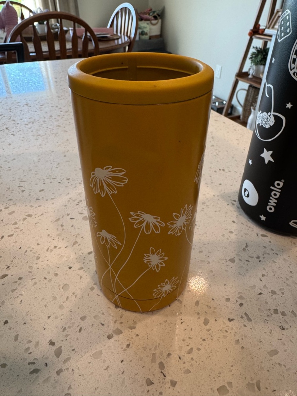 Brumate slim can cooler